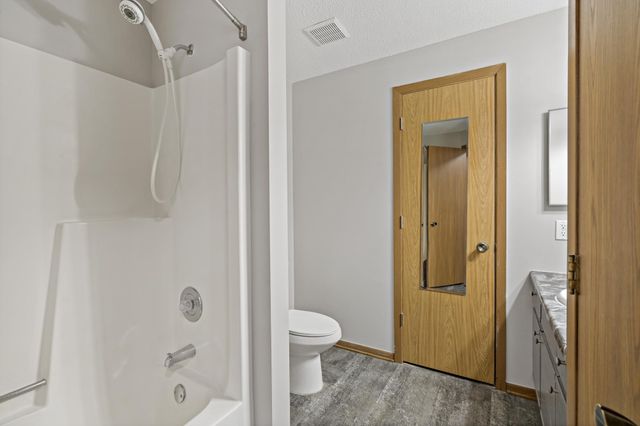 3650 Gershwin Lane N, Oakdale, MN 55128