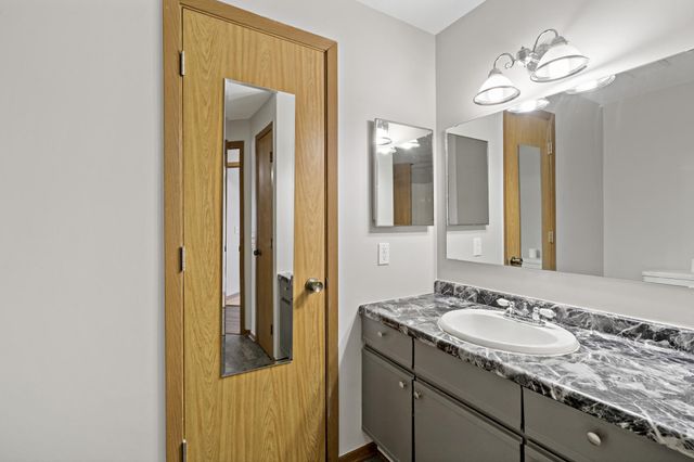 3650 Gershwin Lane N, Oakdale, MN 55128