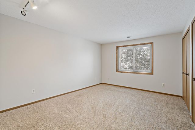 3650 Gershwin Lane N, Oakdale, MN 55128