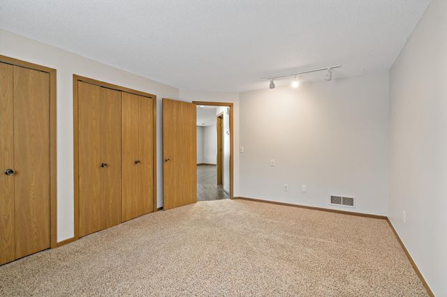 3650 Gershwin Lane N, Oakdale, MN 55128