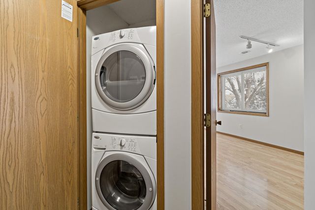 3650 Gershwin Lane N, Oakdale, MN 55128