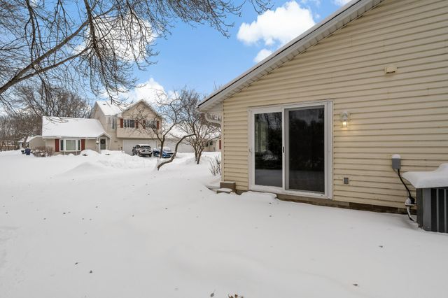 3650 Gershwin Lane N, Oakdale, MN 55128
