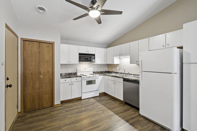 3650 Gershwin Lane N, Oakdale, MN 55128