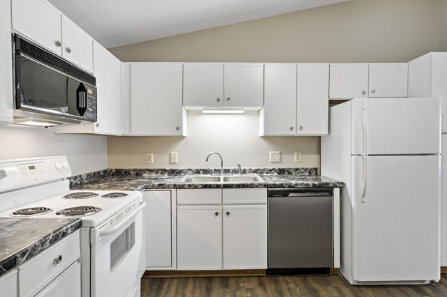 3650 Gershwin Lane N, Oakdale, MN 55128