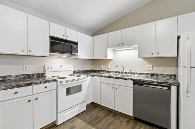 3650 Gershwin Lane N, Oakdale, MN 55128