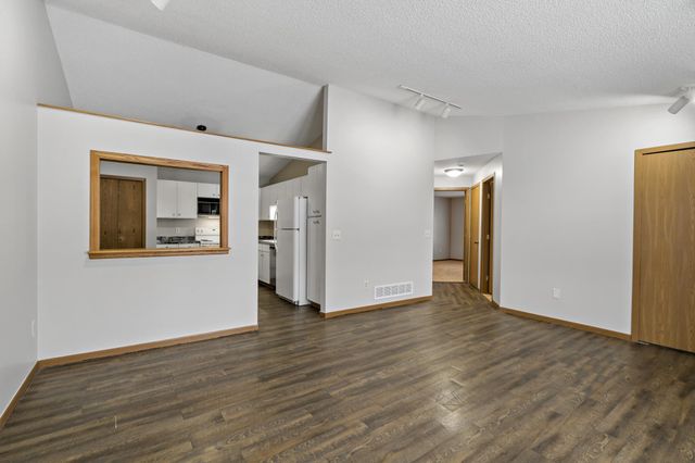 3650 Gershwin Lane N, Oakdale, MN 55128