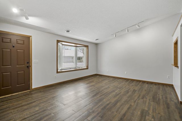 3650 Gershwin Lane N, Oakdale, MN 55128