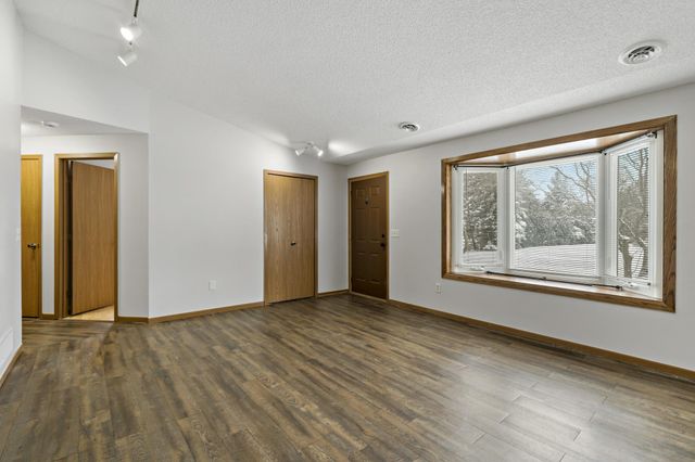 3650 Gershwin Lane N, Oakdale, MN 55128