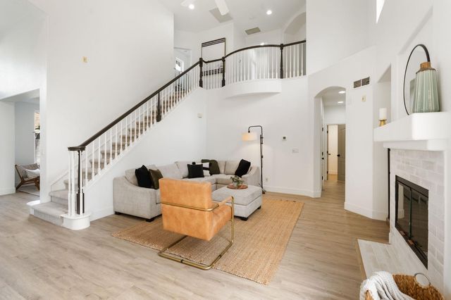 12076 Silver Point Ln, Gold River, CA 95670