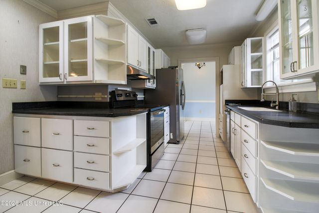 4511 Lynn Drive, Biloxi, MS 39532