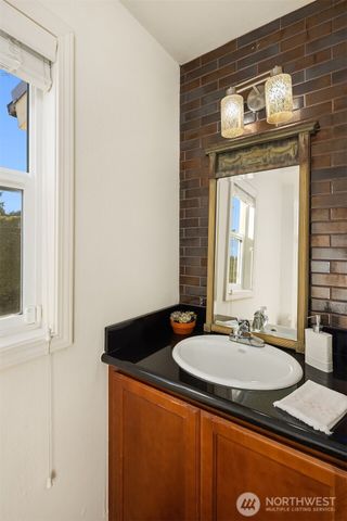 2414 79th Avenue NE, Medina, WA 98039