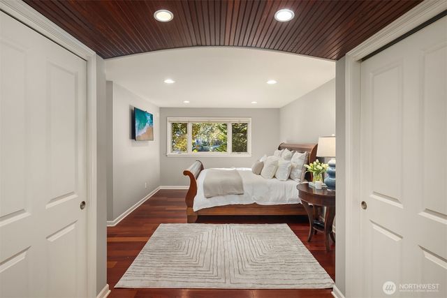 2414 79th Avenue NE, Medina, WA 98039