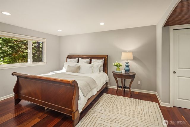 2414 79th Avenue NE, Medina, WA 98039