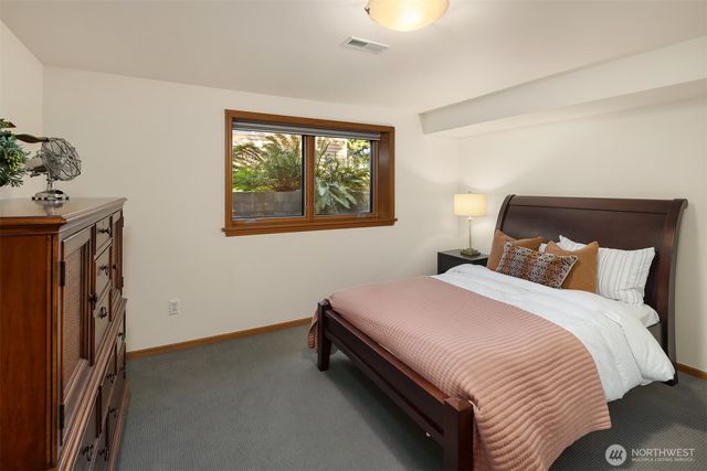 2414 79th Avenue NE, Medina, WA 98039