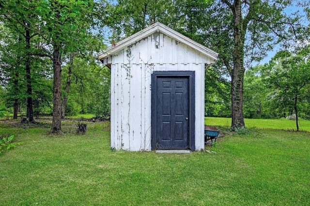 490 Robert E Lee Lane, Livingston, TX 77351