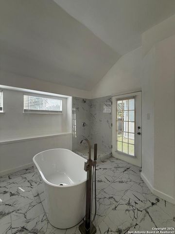 9002 Mouton, San Antonio, TX 78250