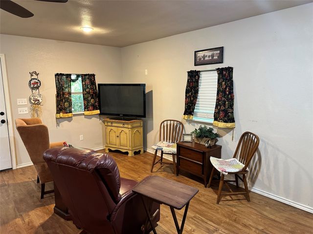 1033 N Johnson Street, Mineola, TX 75773