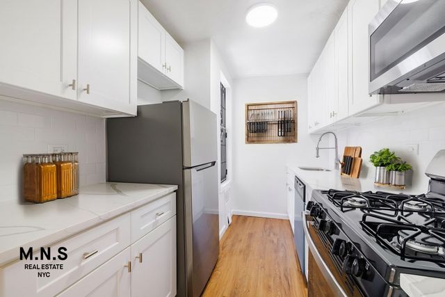 3090 Voorhies Ave Apt 3M, New York City, NY 11235
