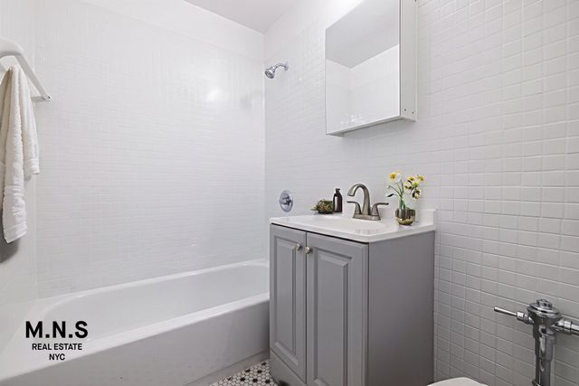 3090 Voorhies Ave Apt 3M, New York City, NY 11235