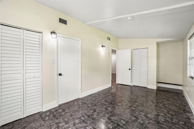 9216 W ROBSON STREET, Tampa, FL 33615
