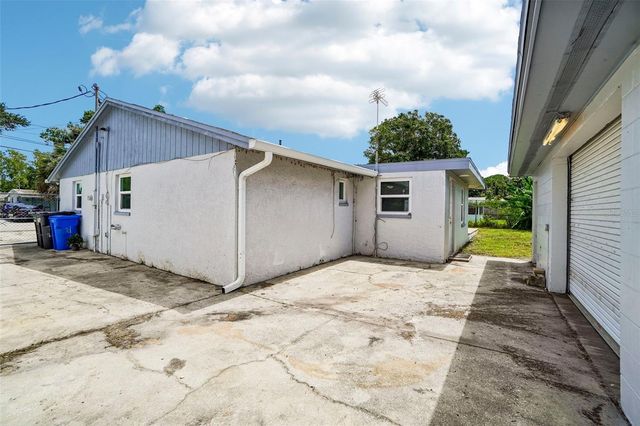 9216 W ROBSON STREET, Tampa, FL 33615