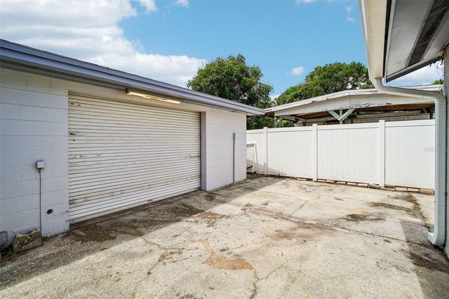 9216 W ROBSON STREET, Tampa, FL 33615