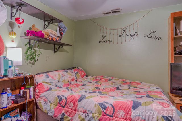 129 Harrison Street, Swannanoa, NC 28778