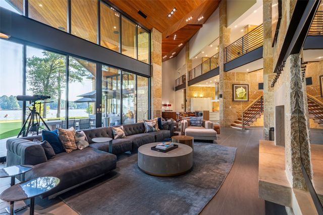 23 Eagle Point Drive W, Mount Vernon, TX 75457