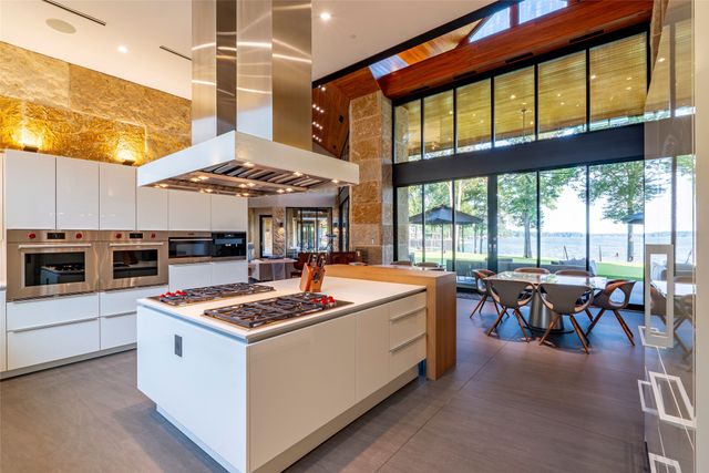 23 Eagle Point Drive W, Mount Vernon, TX 75457