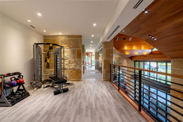 23 Eagle Point Drive W, Mount Vernon, TX 75457