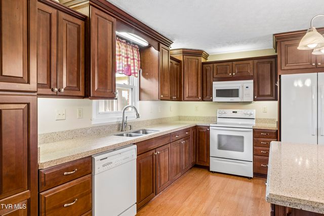 112 Hillrise Road, Gray, TN 37615