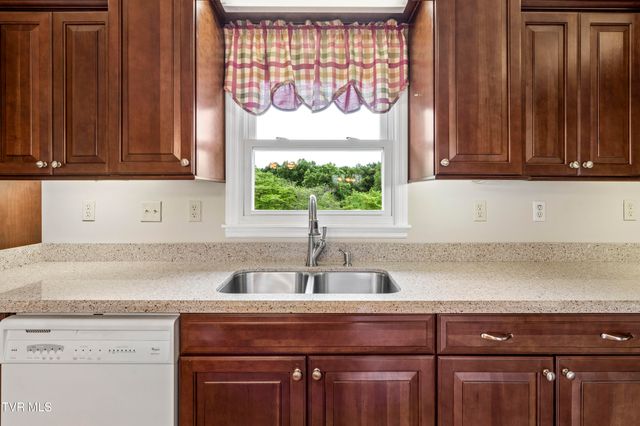 112 Hillrise Road, Gray, TN 37615