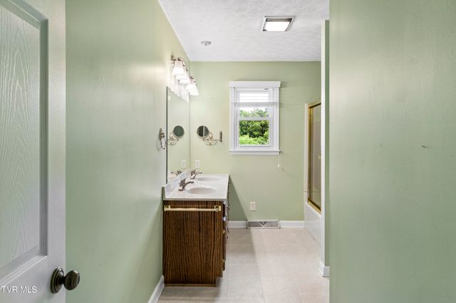 112 Hillrise Road, Gray, TN 37615