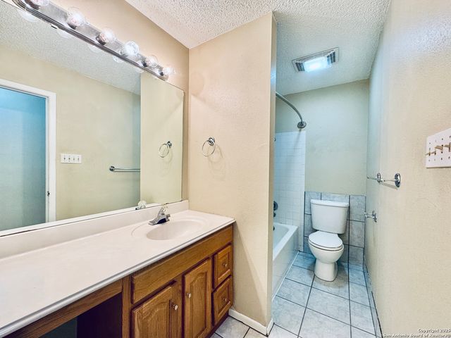 14535 WOODS HOLE DR, San Antonio, TX 78233