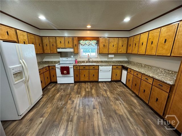 190 Freeman Drive, Ellabell, GA 31308