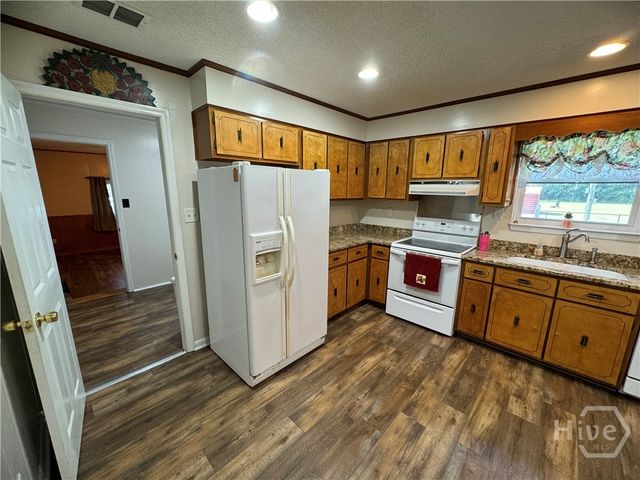 190 Freeman Drive, Ellabell, GA 31308