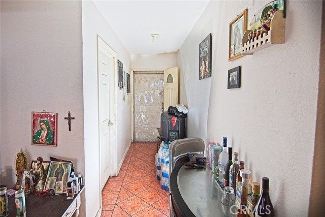 6911 Compton, Compton, CA 90001