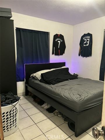 6911 Compton, Compton, CA 90001