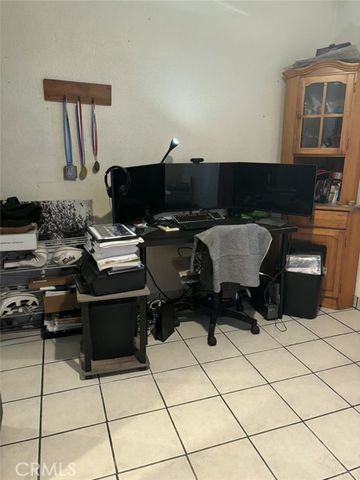 6911 Compton, Compton, CA 90001