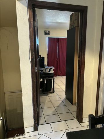 6911 Compton, Compton, CA 90001