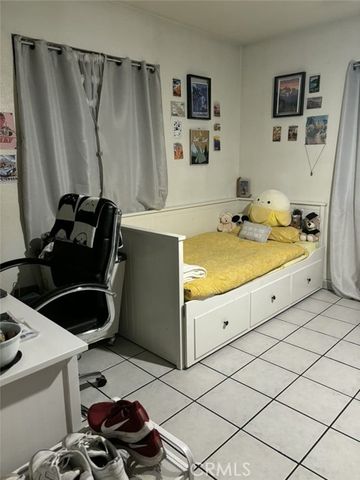 6911 Compton, Compton, CA 90001