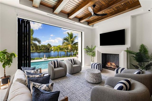 528 Turtle Hatch RD, Naples, FL 34103