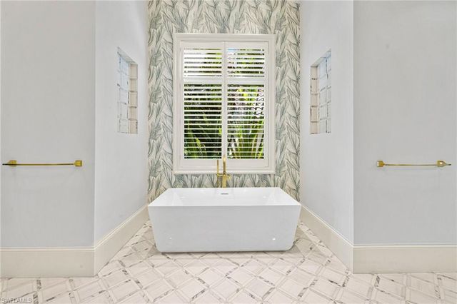 528 Turtle Hatch RD, Naples, FL 34103
