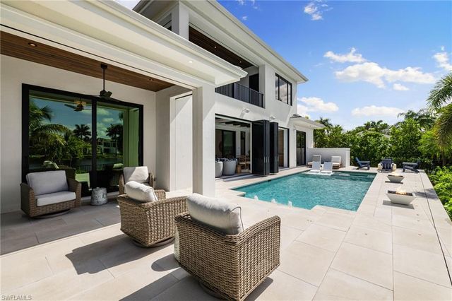 528 Turtle Hatch RD, Naples, FL 34103