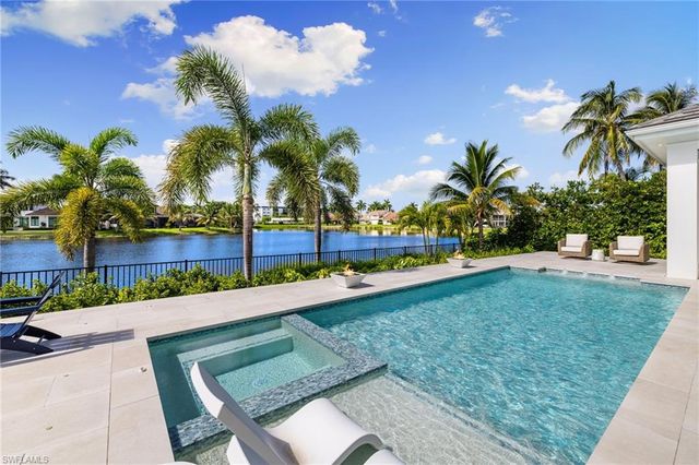528 Turtle Hatch RD, Naples, FL 34103