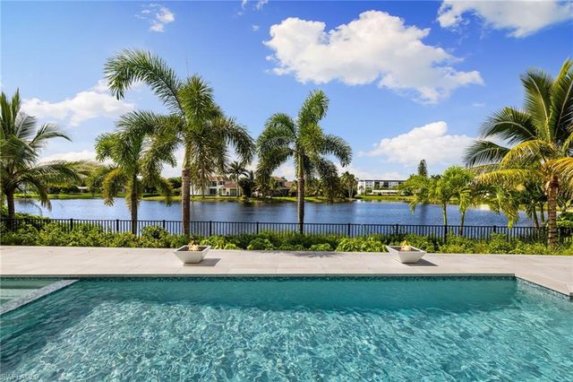 528 Turtle Hatch RD, Naples, FL 34103