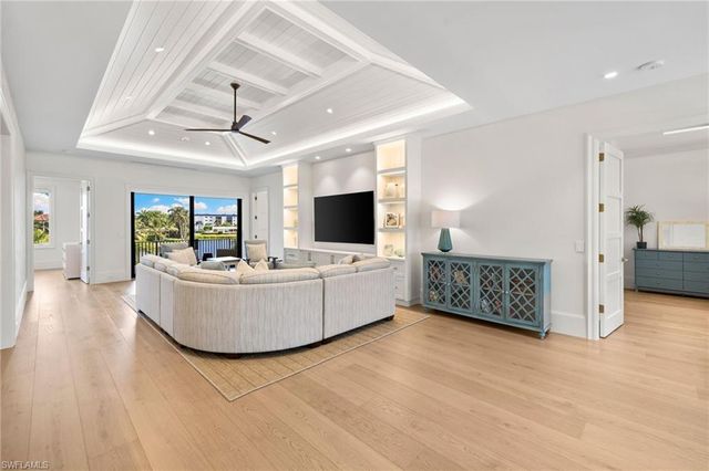 528 Turtle Hatch RD, Naples, FL 34103