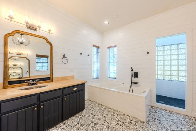 13831 TX Highway 127, Sabinal, TX 78881