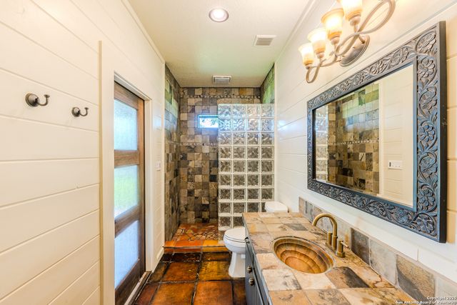 13831 TX Highway 127, Sabinal, TX 78881