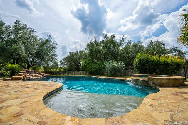 13831 TX Highway 127, Sabinal, TX 78881